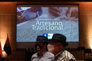 Homenaje del Cabildo a las caladoras grancanarias/TA.